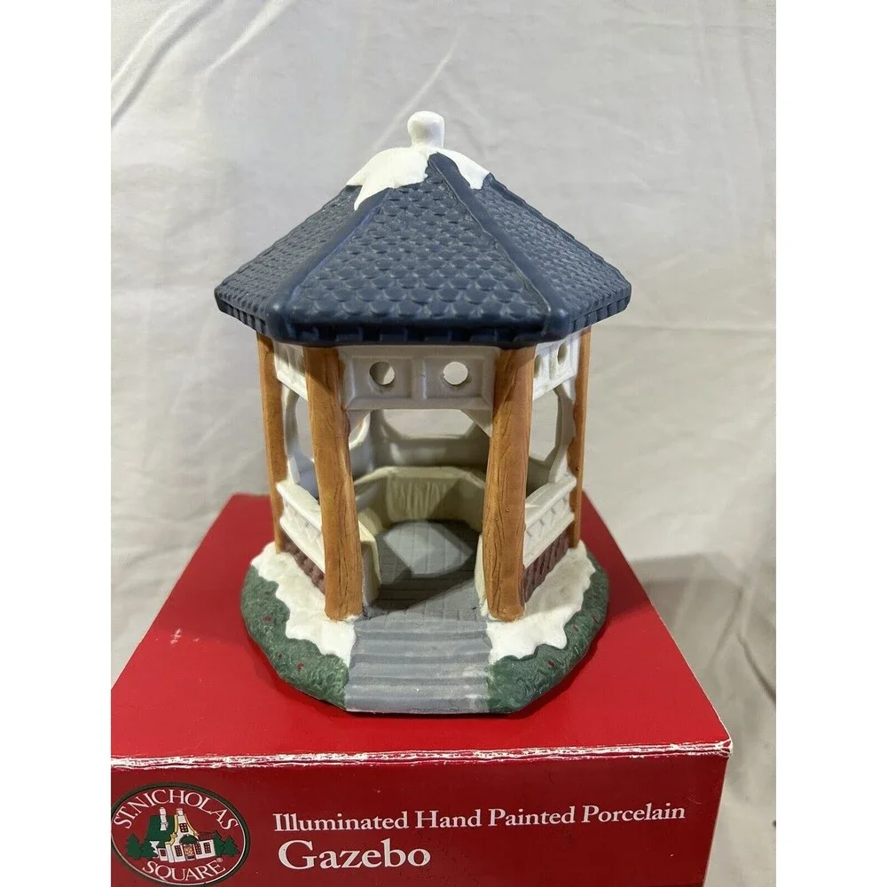 ST. NICHOLAS SQUARE TOWN SQUARE CHRISTMAS VILLAGE GAZEBO